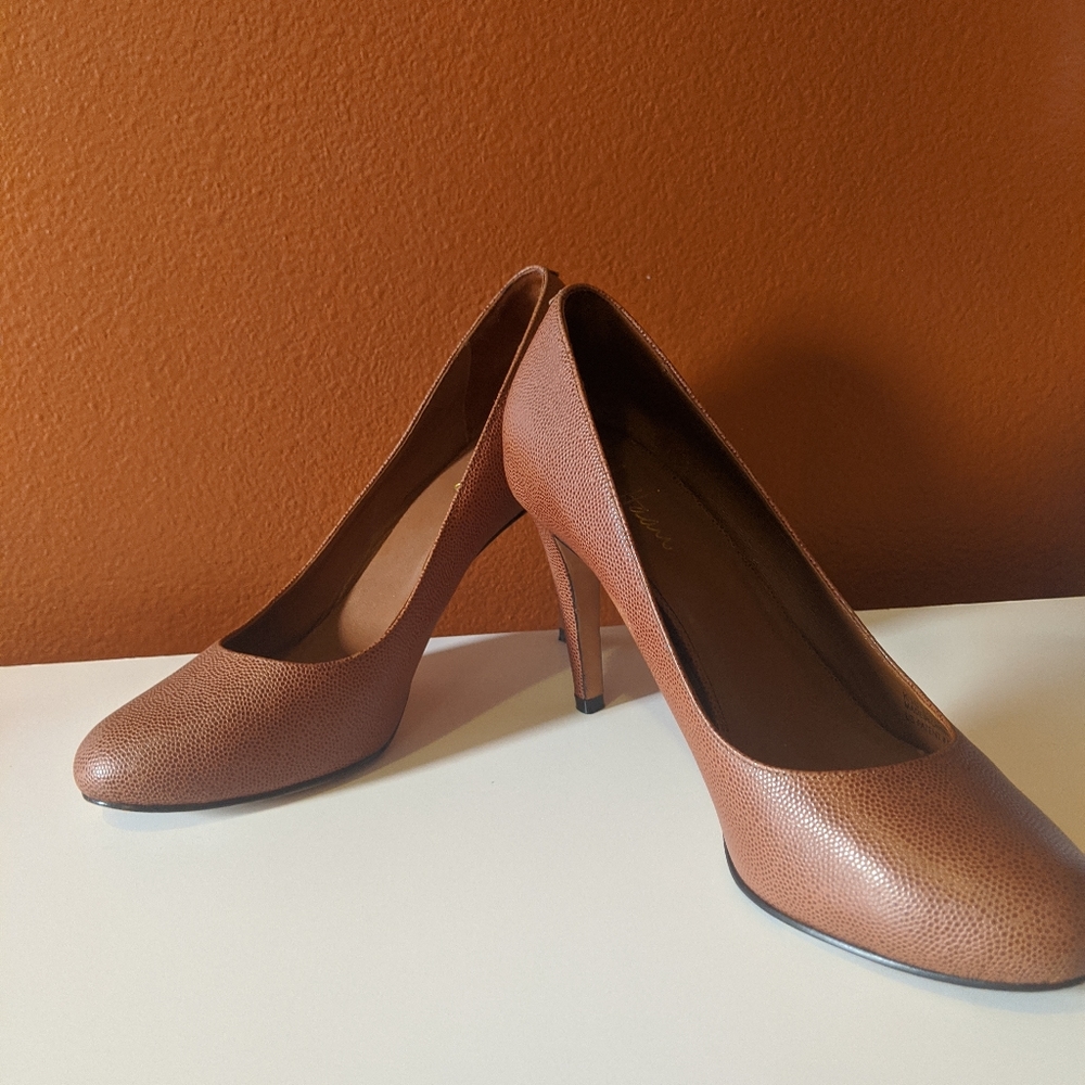 Cole Haan violet air pump, brown, size 7